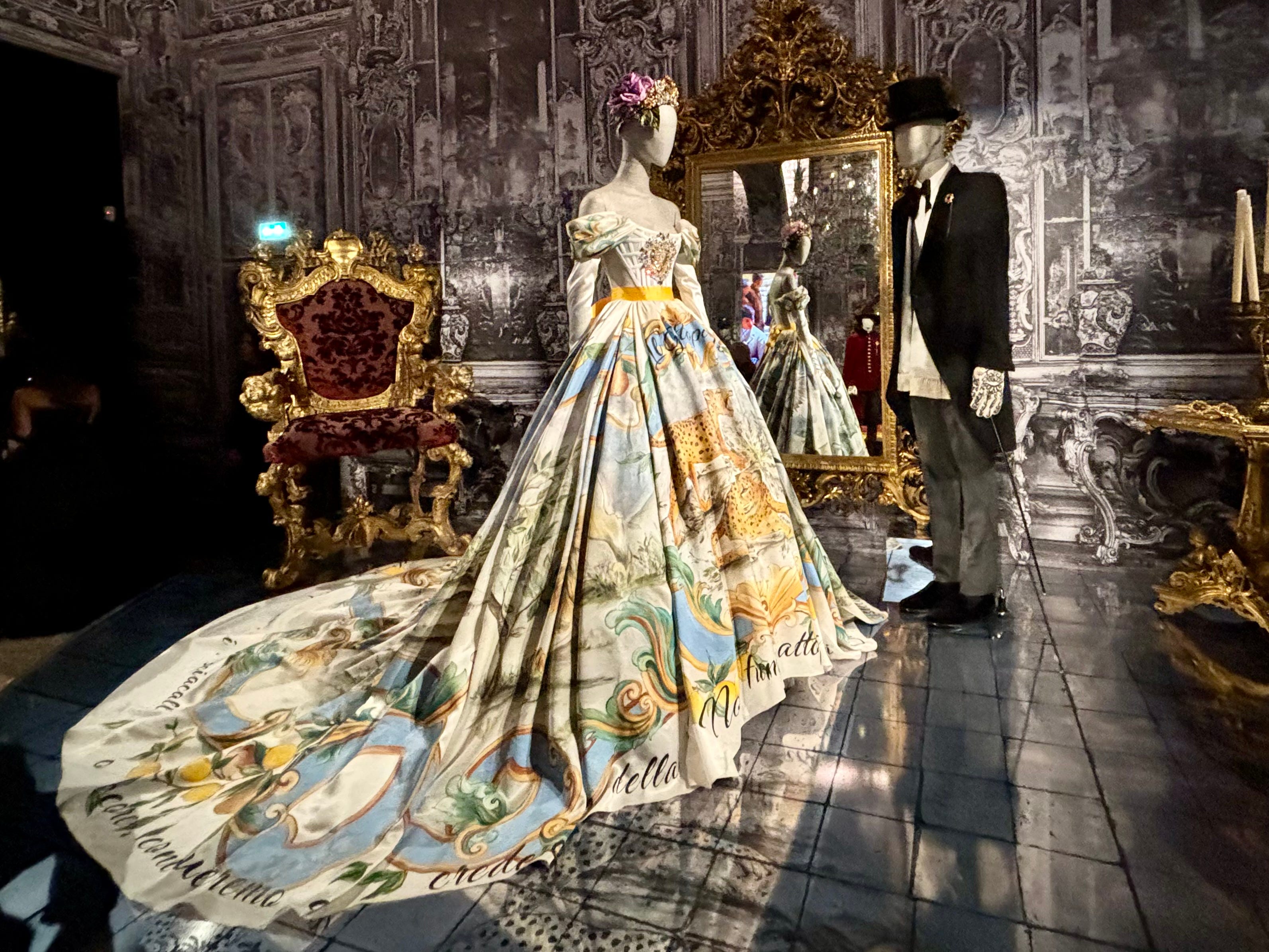 Dolce and gabbana cannoli dress shop