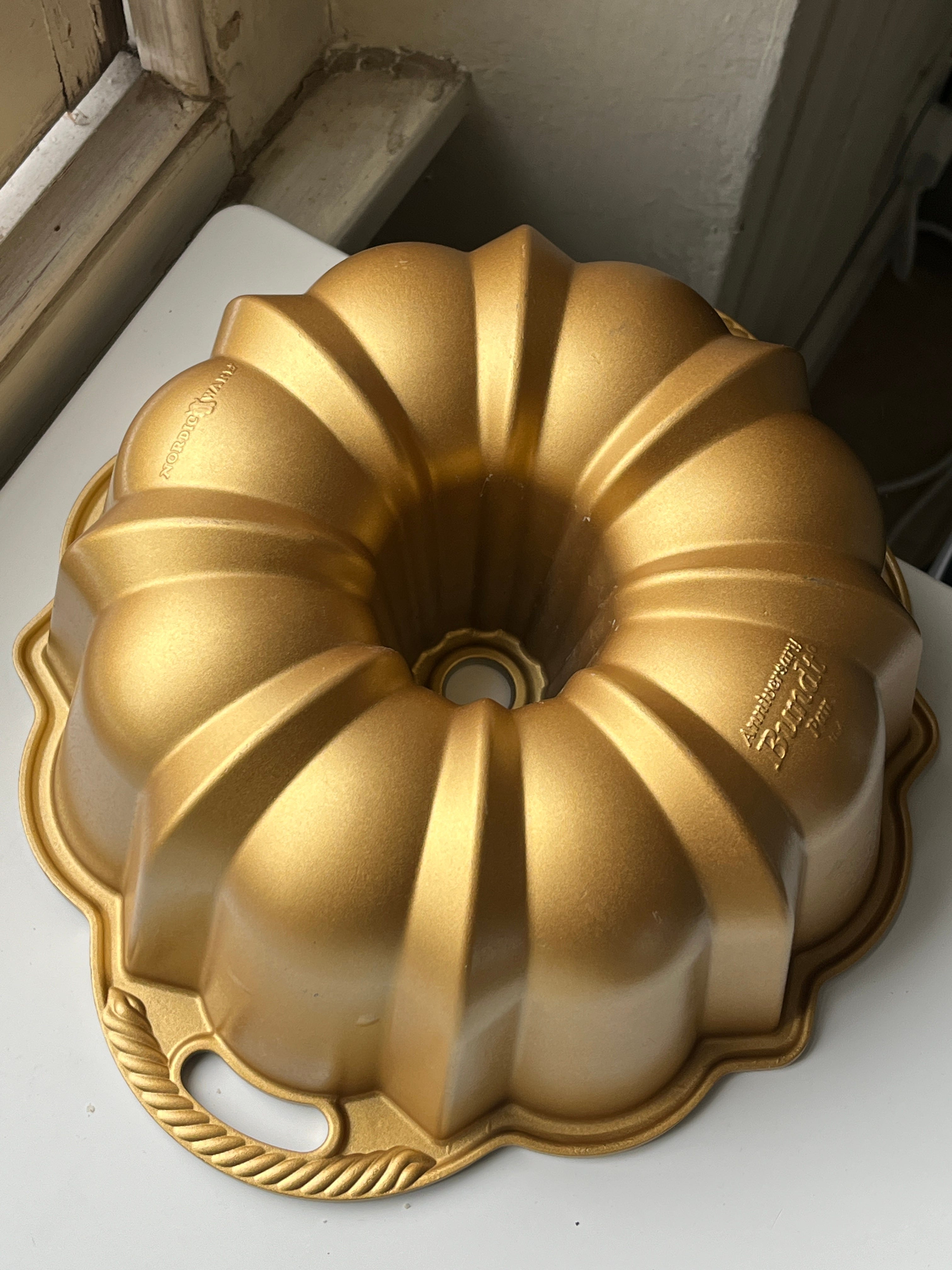 Extra large bundt pan discount