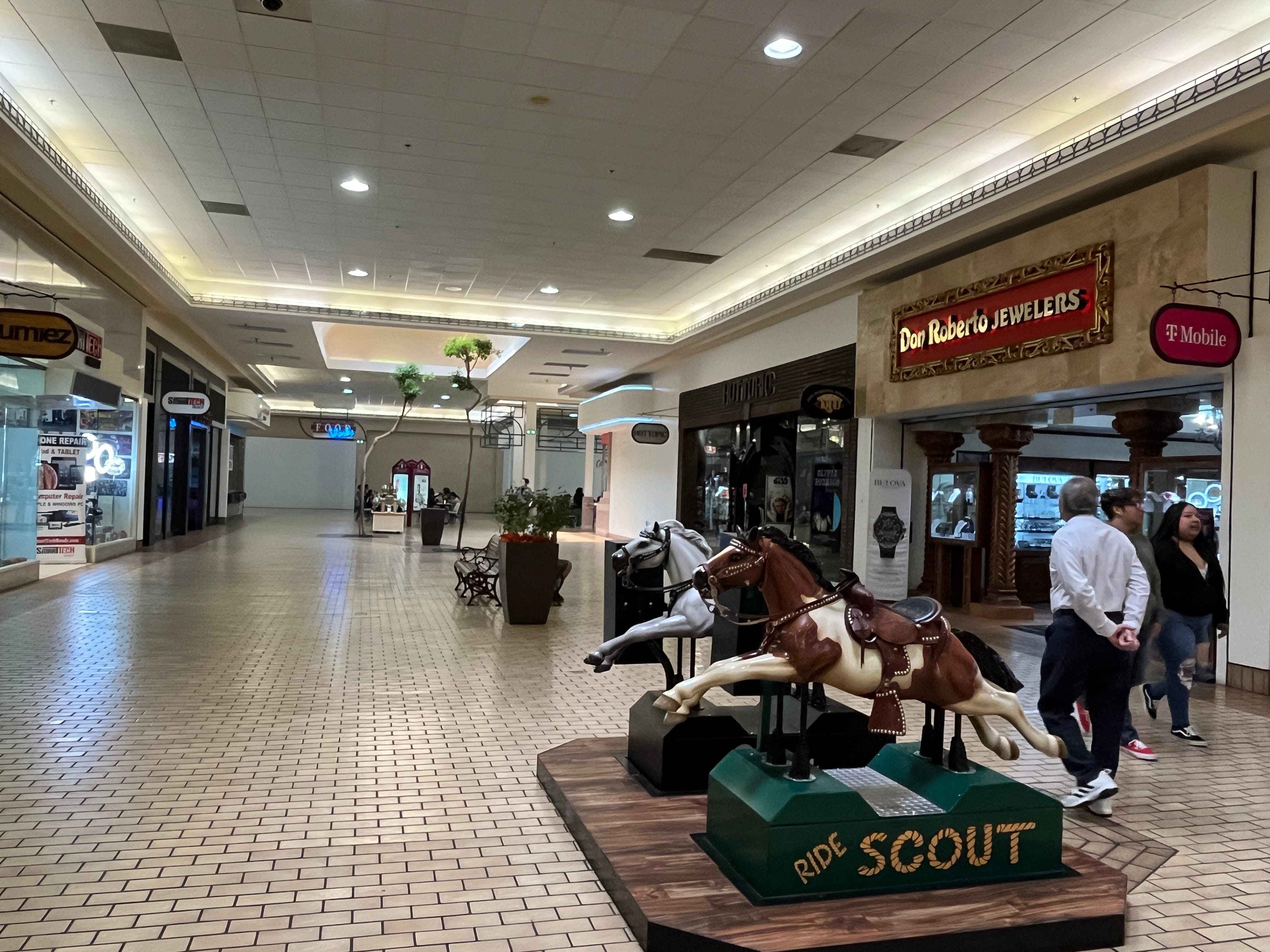 Gap west deals county mall