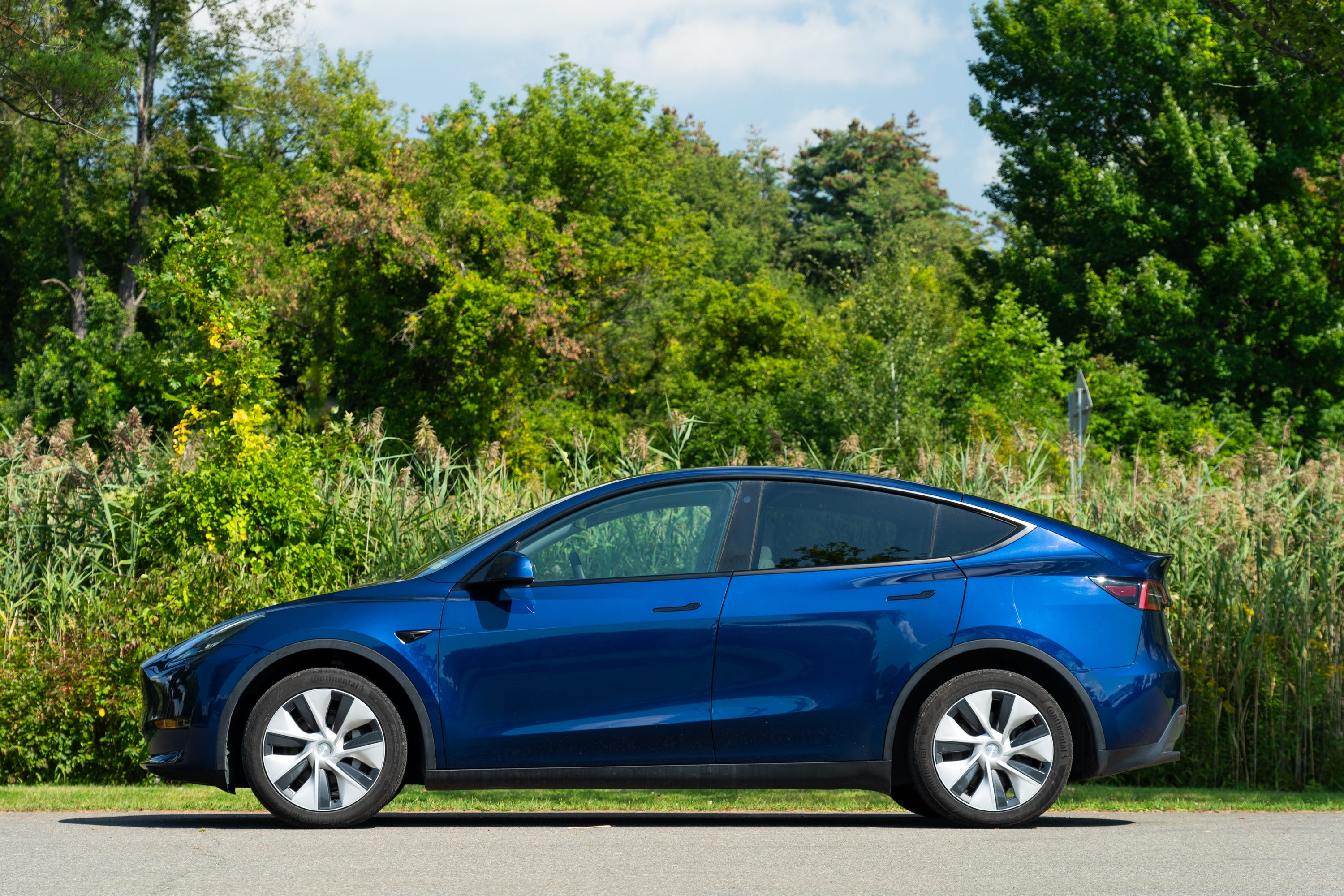 Tesla model sales y fun features
