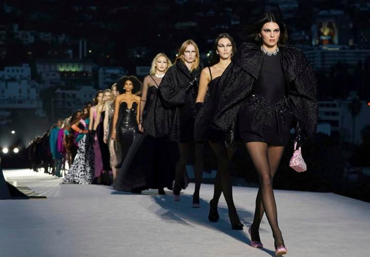 Roupas básicas para o dia a dia sale