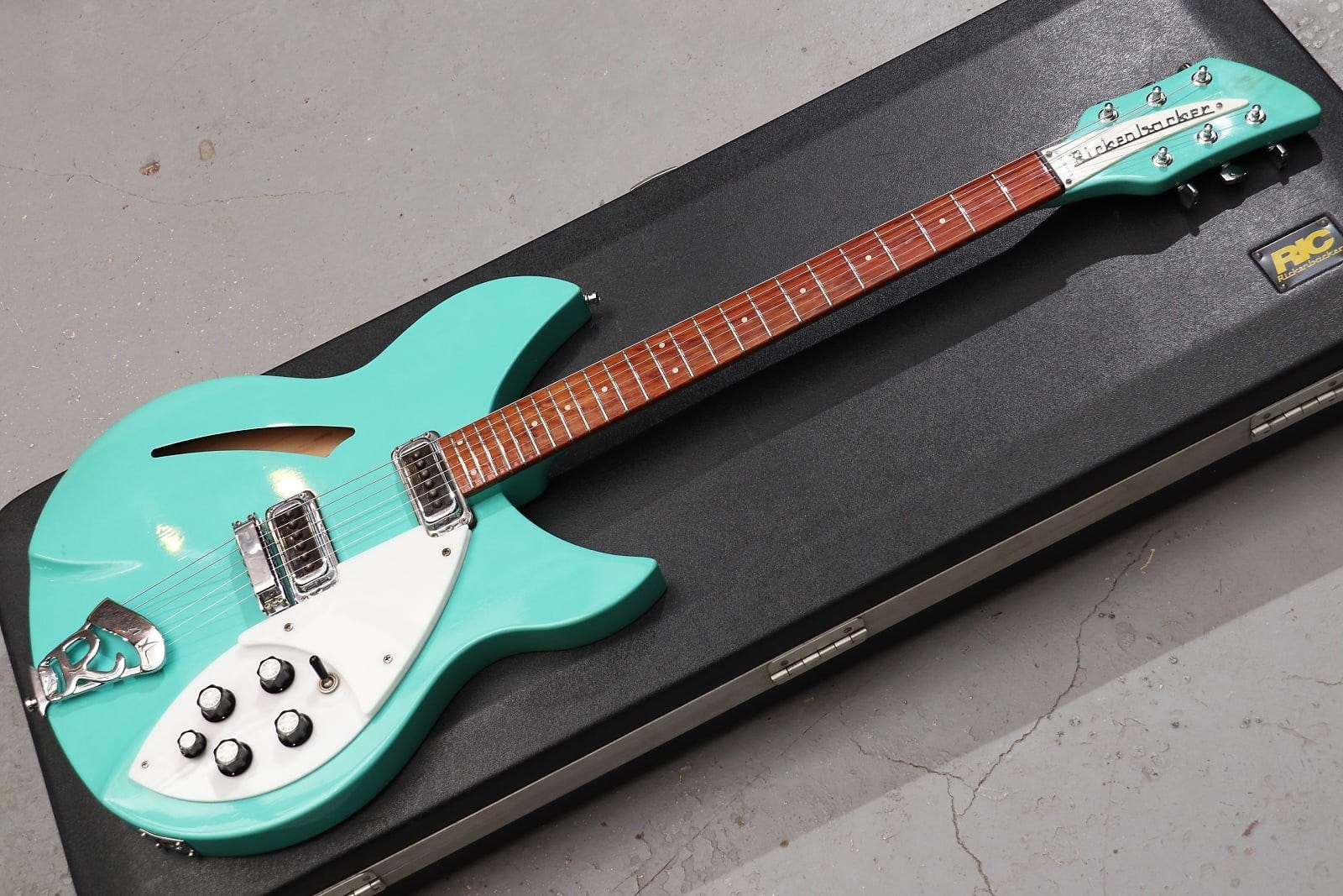 Rickenbacker 330 Green セミアコ セミアコースティック エレキギター