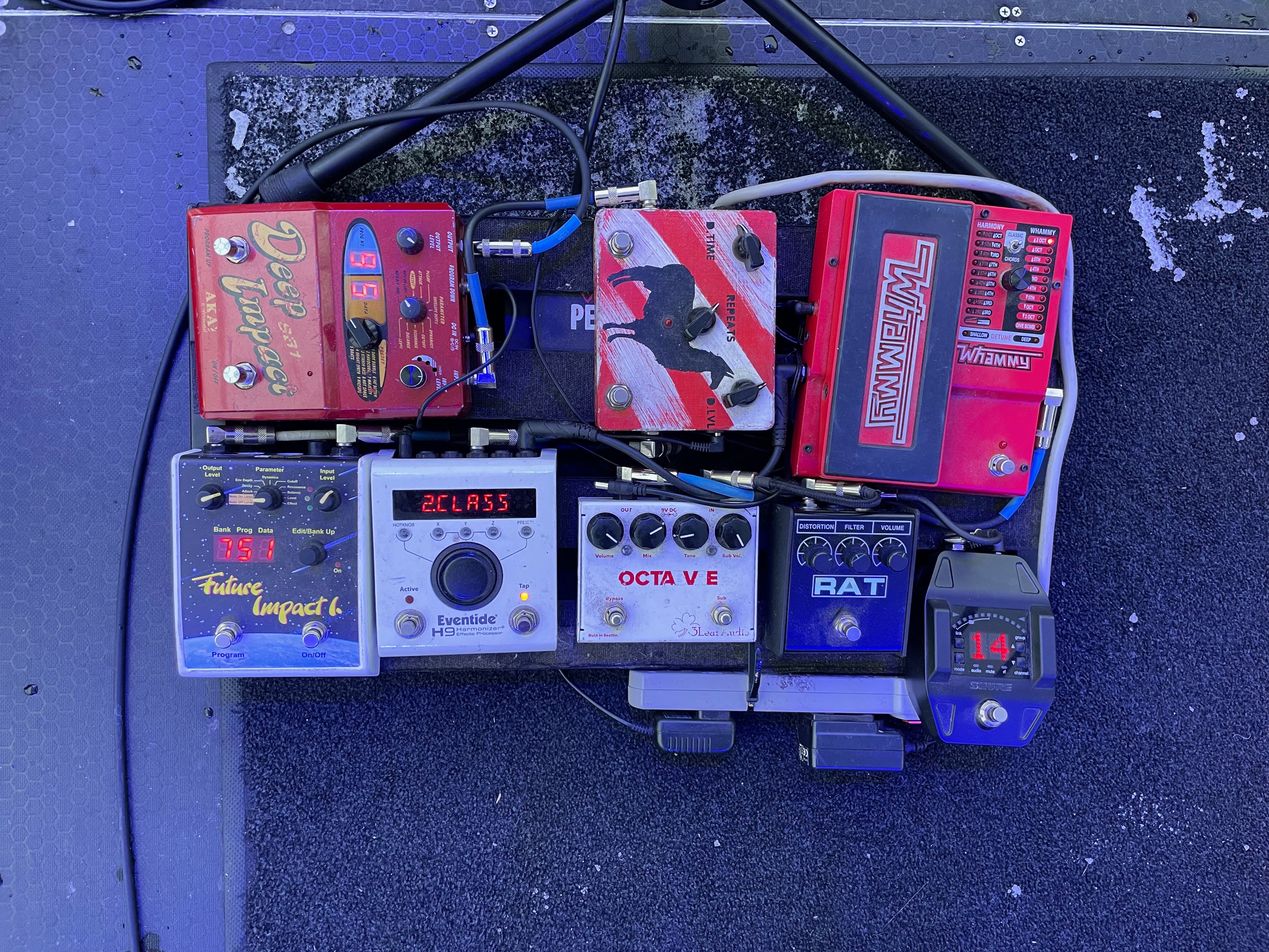 Khruangbin pedalboard 2025