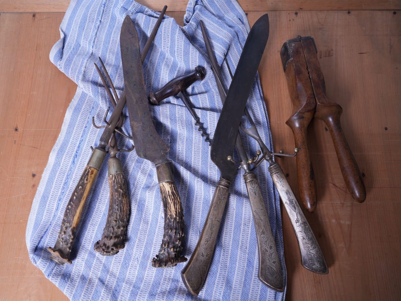 The 9 Lives of Old Knives An Incredible Old Collection and New Projects