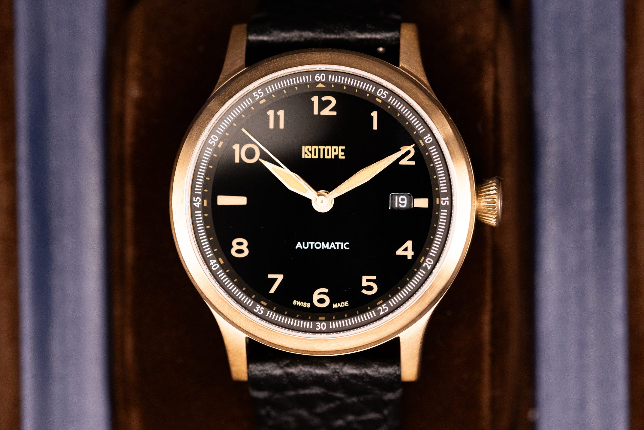 Review: Isotope Old Radium ‘Black Ink Bronze’ x Espiral Do Tempo