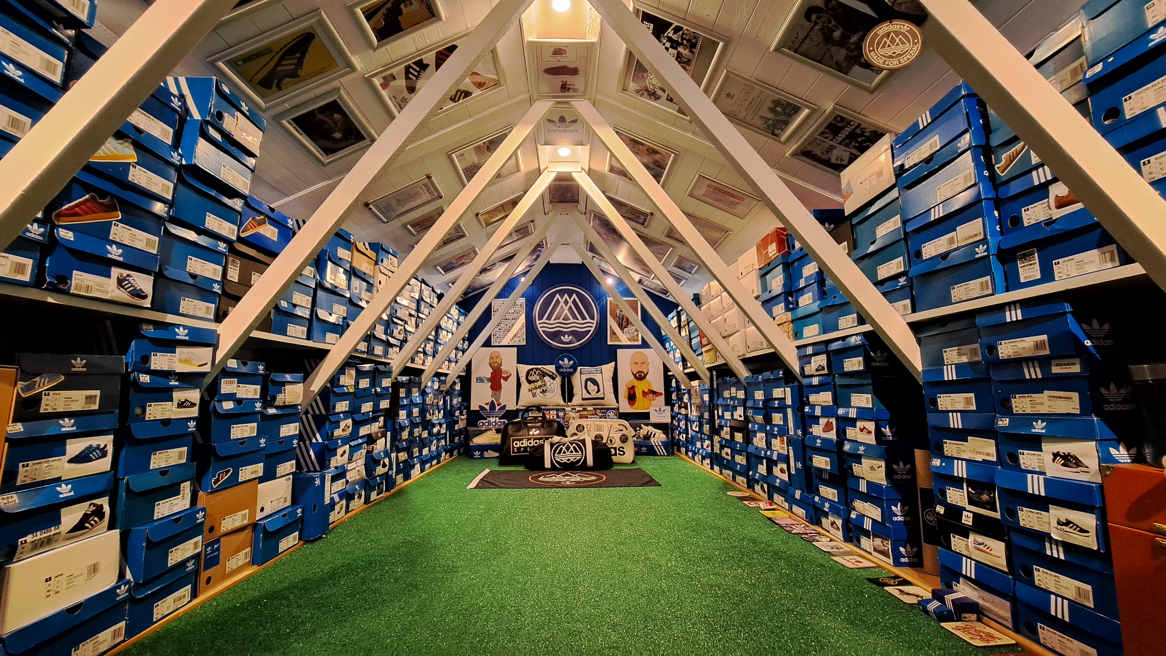 Adidas store hot sale modena