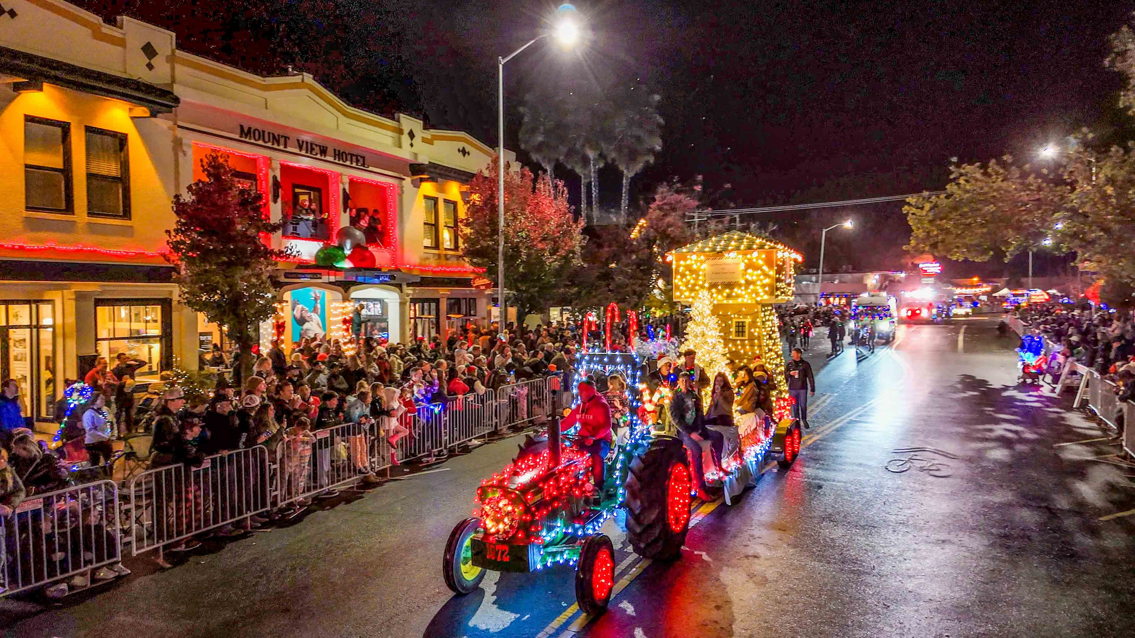 Calistoga sparkles in annual lighted parade