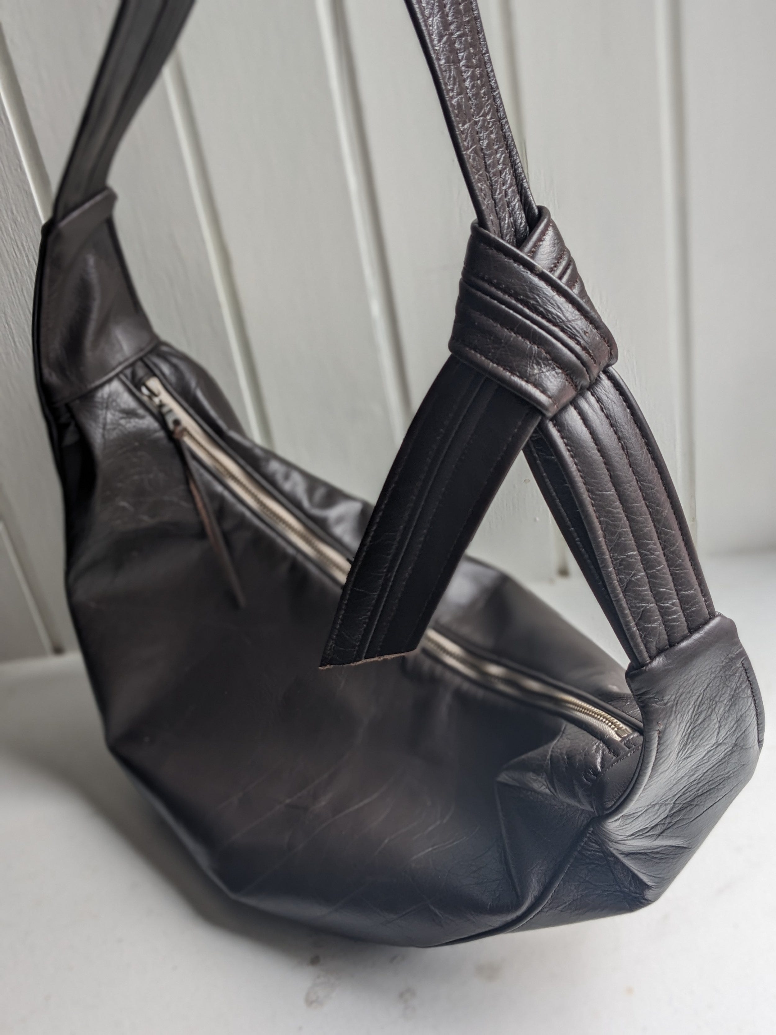Sewing a bag from recycled leather - by Amy Sewing a bag from recycled leather - by Amy
