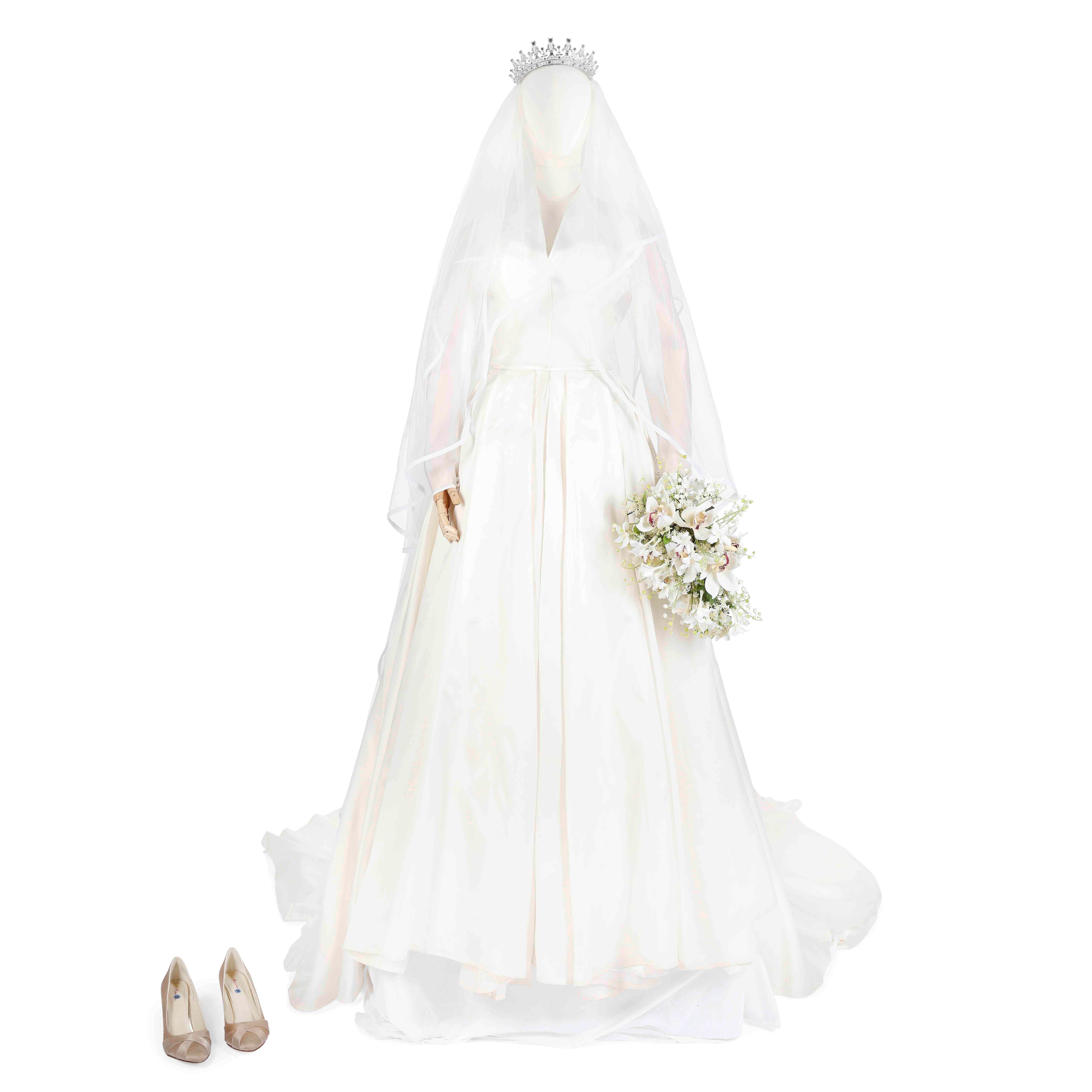 Princess margaret wedding dress the crown 2025