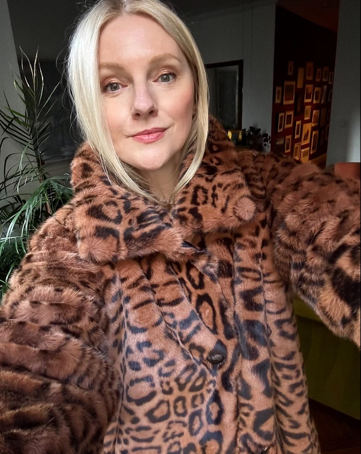 Leopard coat deals with hood