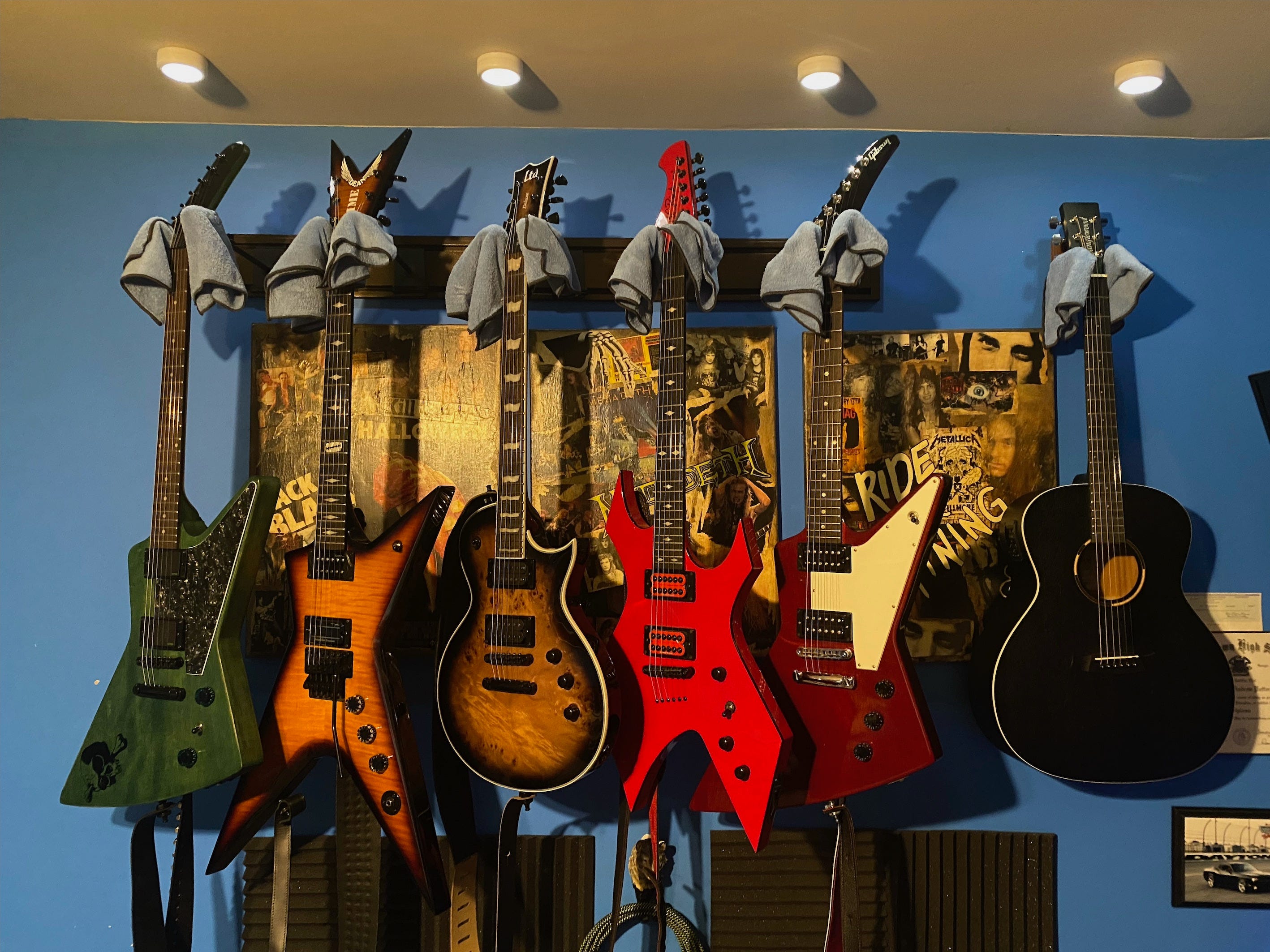 Solo guitar shop gear