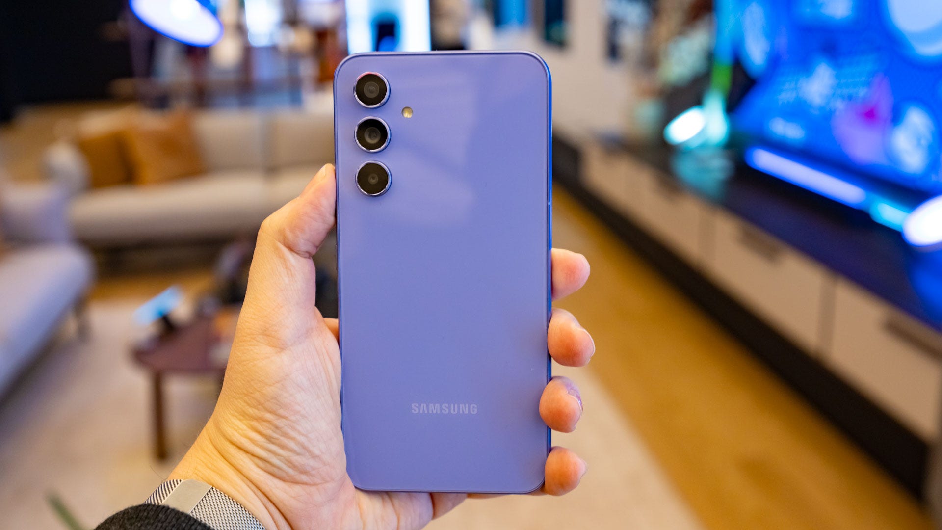 Samsung Galaxy A54 review flagship powers and microSD card slot at