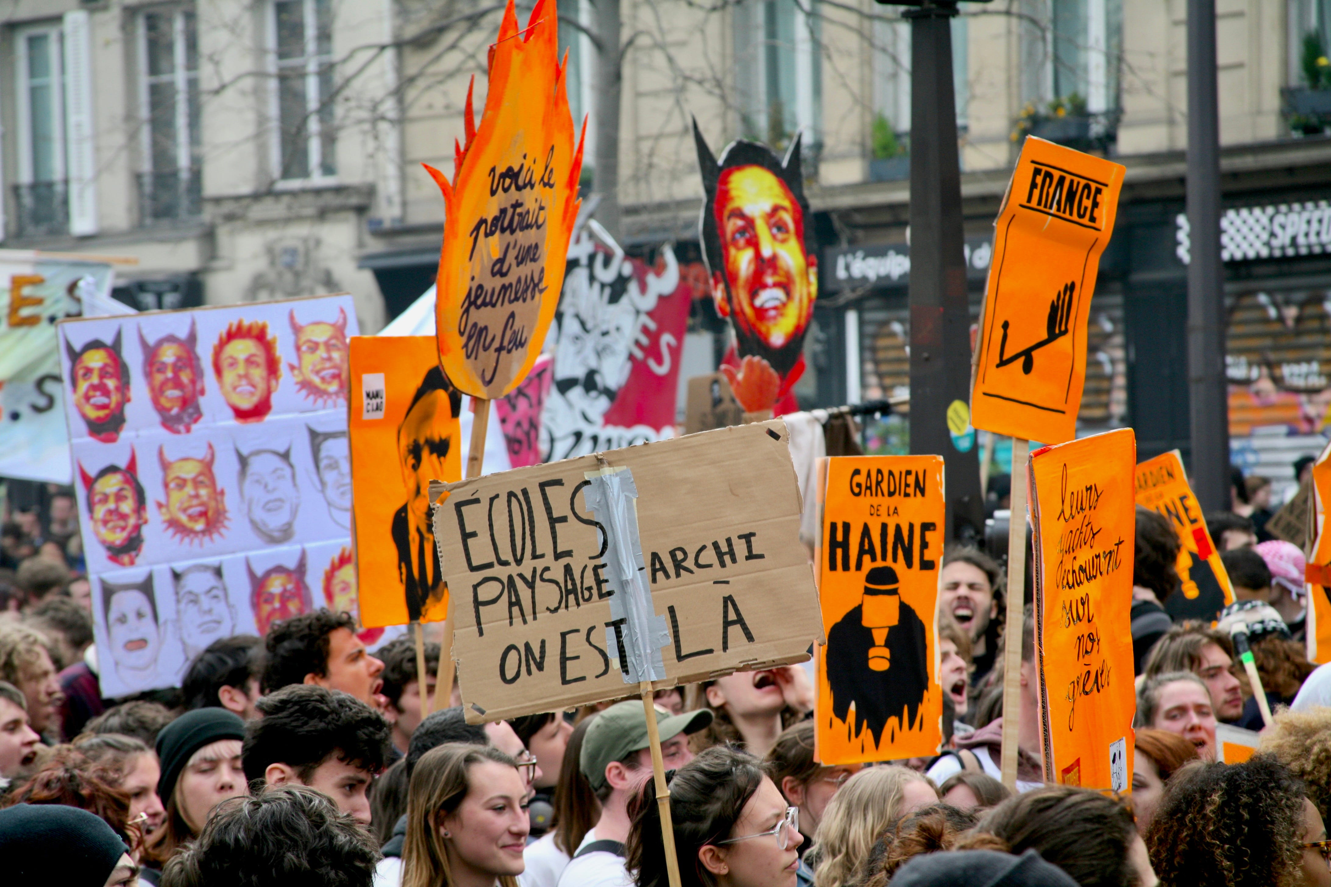 La lezione del popolo francese a Macron Donne, corpi, libertà
