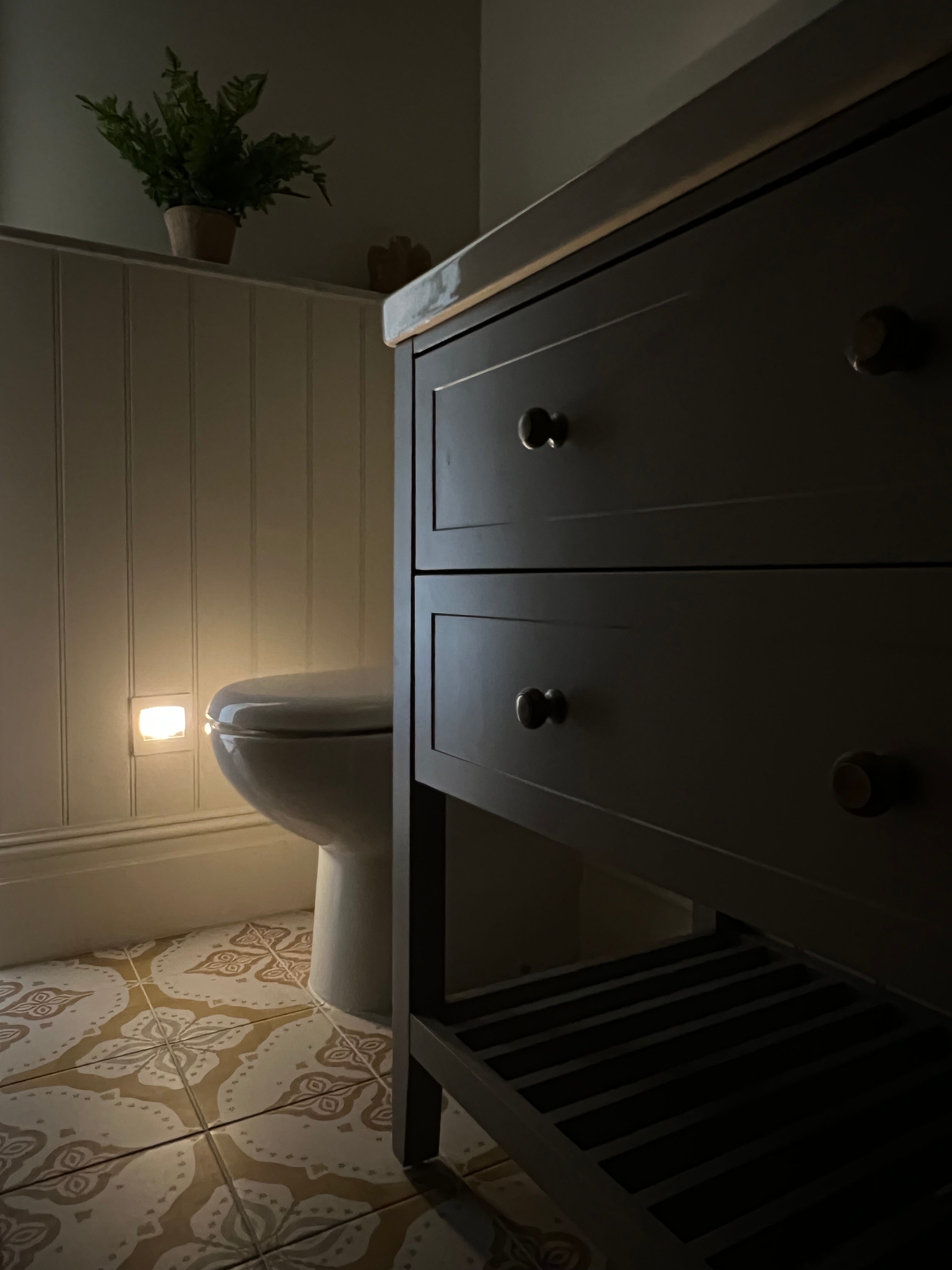 Low level bathroom night light cheap