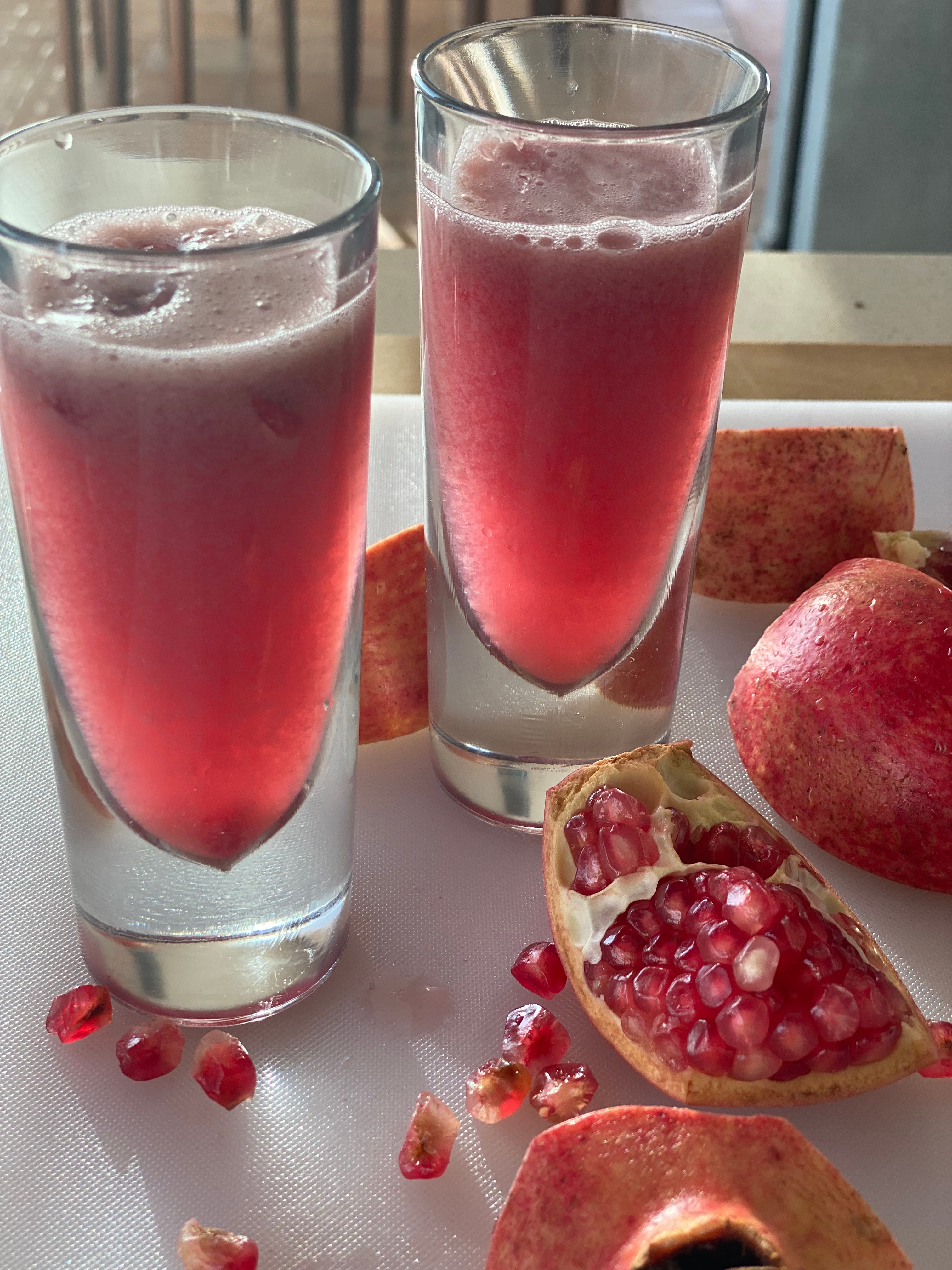 Pomegranate juice outlet in juicer