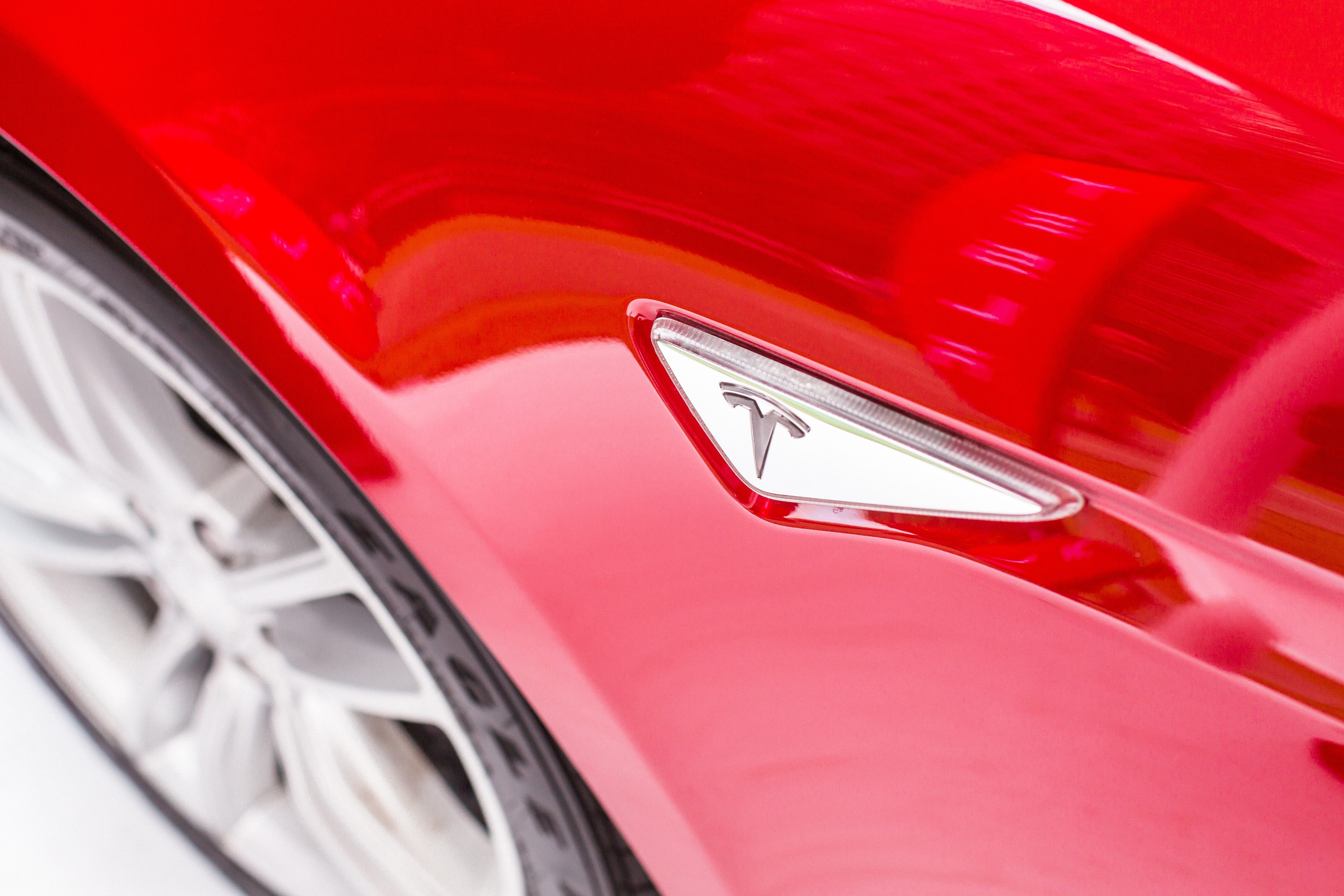 Tesla Q1 Deliveries "Beat" Rapidly Falling Market Estimates But Miss Management Guidance