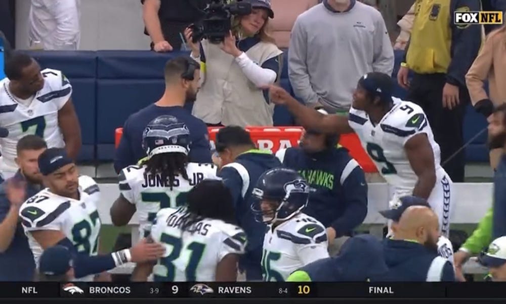 Geno Smith hits Metcalf for late TD, Seahawks top Rams 27-23 - The