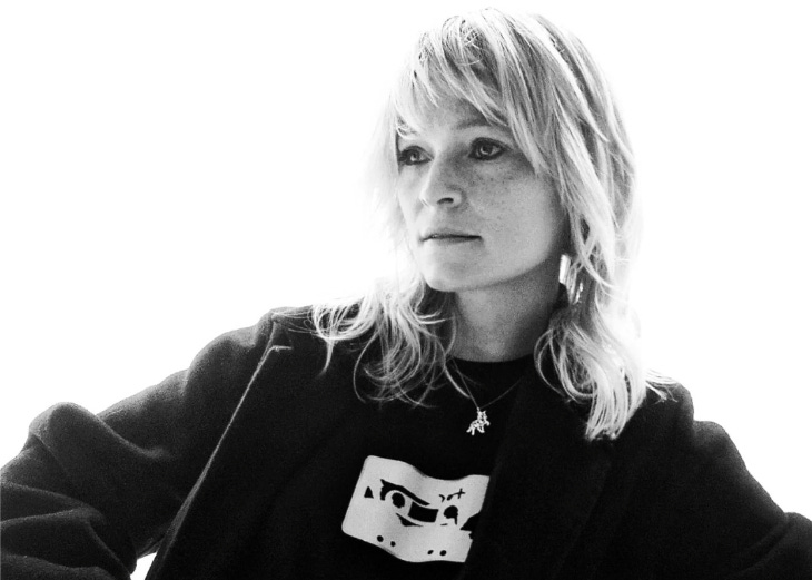 A black and white photo of Billy Nomates, a solo female singer