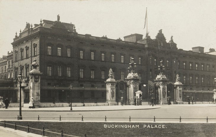 An old photo of Buckingham Palace looking dark and uninspiring 