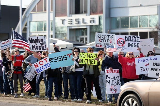 Tesla Takedown DuPage' protest draws hundreds to Lisle: 'We're in a full-on constitutional crisis' – Chicago Tribune Tesla Takedown DuPage' protest draws hundreds to Lisle: 'We're in a full-on constitutional crisis' – Chicago Tribune