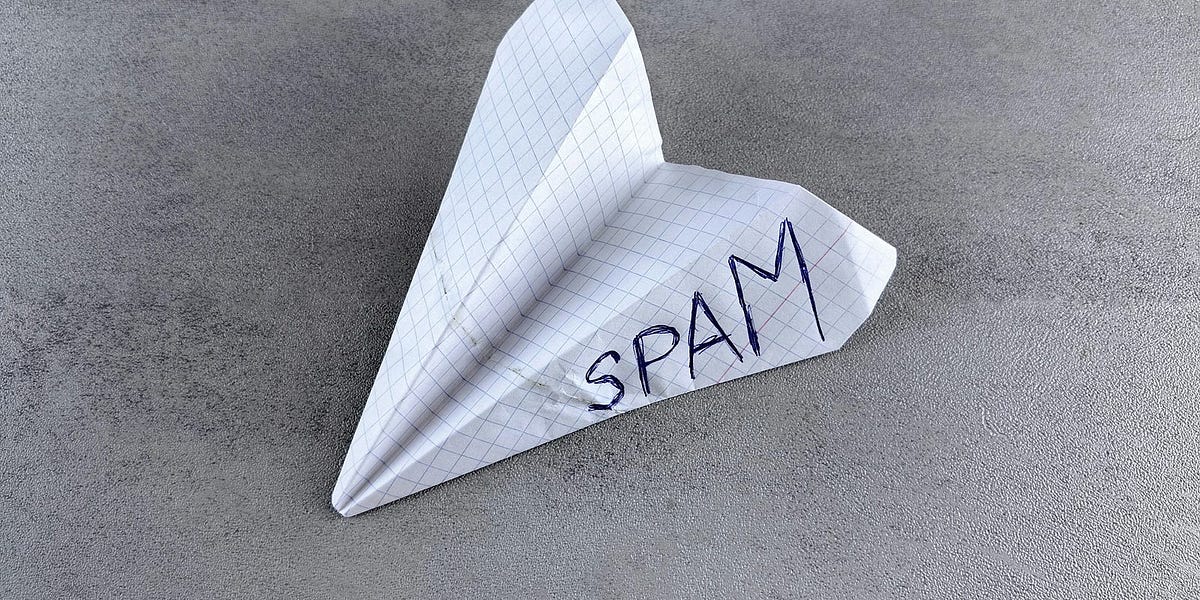 Thumbnail of I Publish on Substack Every Day, I Only Send Emails Once a Week