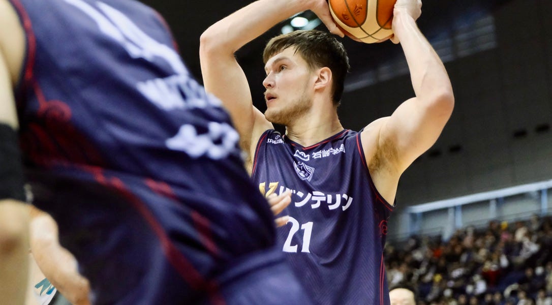 身長が177cmのポイントガードが2年で2ｍに。マイク・コッツァーは思慮深い優しき巨人