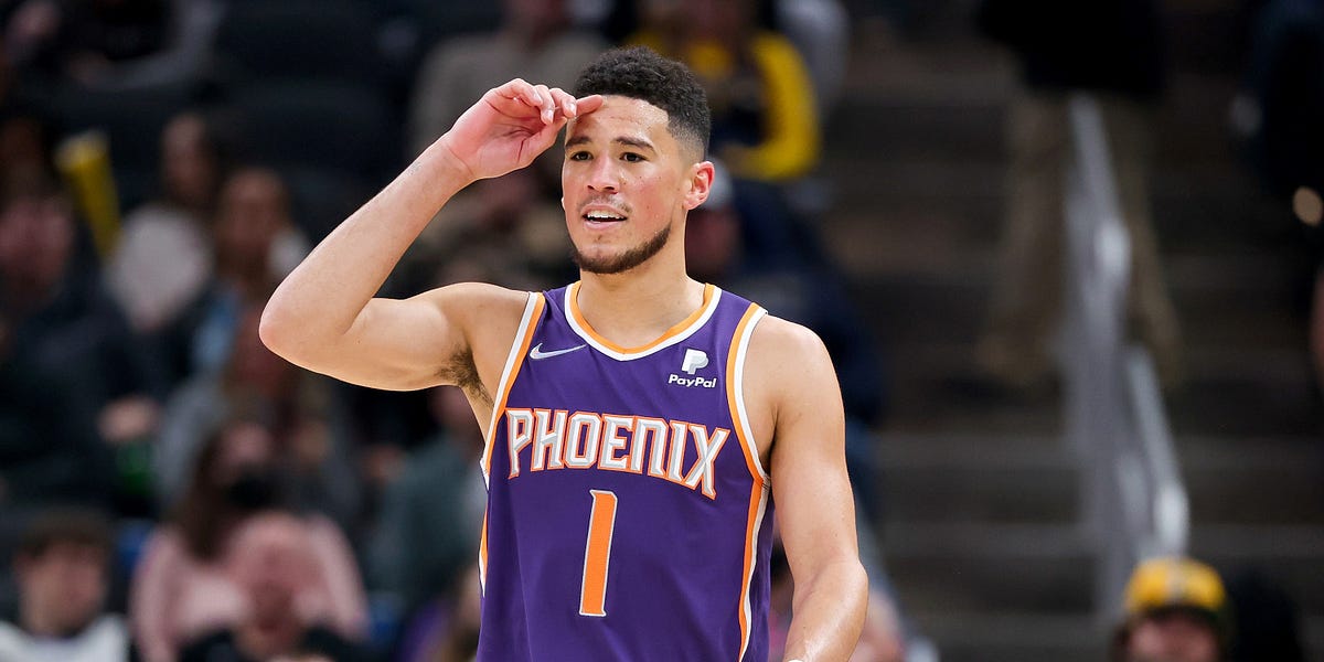 Devin Booker helps Suns remain scorching hot in West, roll over Brooklyn to  extend winning streak to 11 games - The Boston Globe