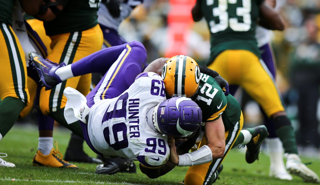 Brett Favre: Aaron Rodgers took some of the hardest hits of his career vs.  Vikings