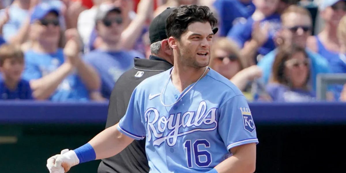 Royals' Andrew Benintendi on IL with fractured rib