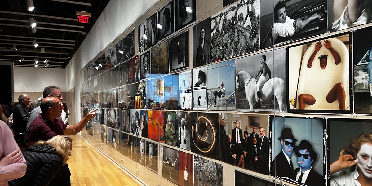 Leibovitz exhibit showcases fame with heart