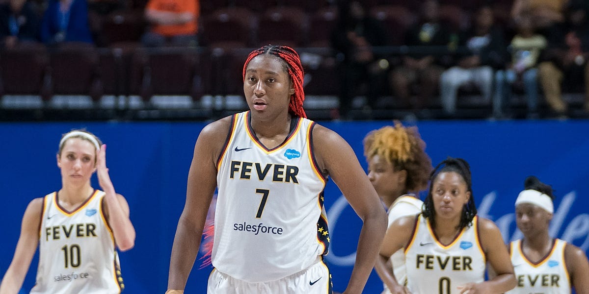 WNBA: Indiana Fever trade Danielle Robinson, acquire Kristy Wallace