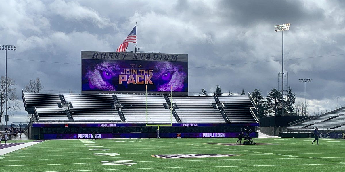 Washington Huskies Host 40 Prospects for Junior Day