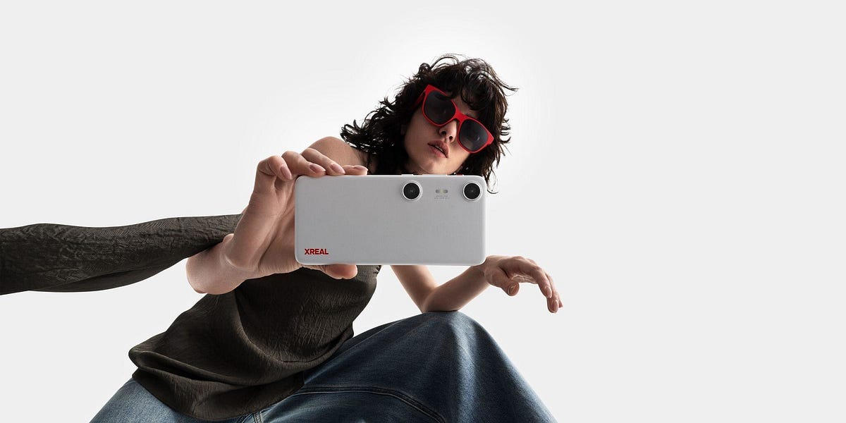 AI strangled Apple Vision Pro in its cradle - by Mike Elgan