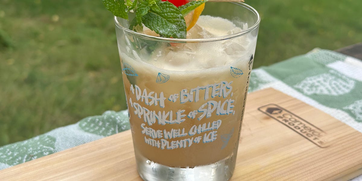 Welcome To Wonkette Happy Hour, With This Week’s Cocktail, The Maidstone! Welcome To Wonkette Happy Hour, With This Week’s Cocktail, The Maidstone!