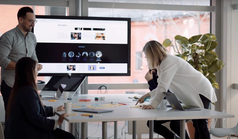 The False Dichotomy of Human Curation and Algorithmic Ranking in News