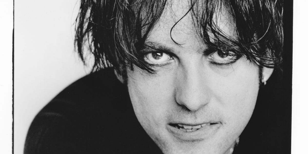 Robert Smith joins issue 03 to celebrate 25 years of The Cure's 'Wild Mood  Swings'. — DEK Magazine