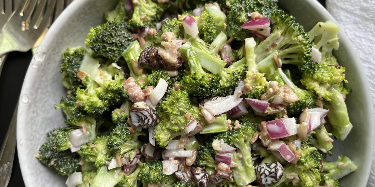 Broccoli florets, red onion, raisins and sunflower seeds tosses in a creamy dressing.