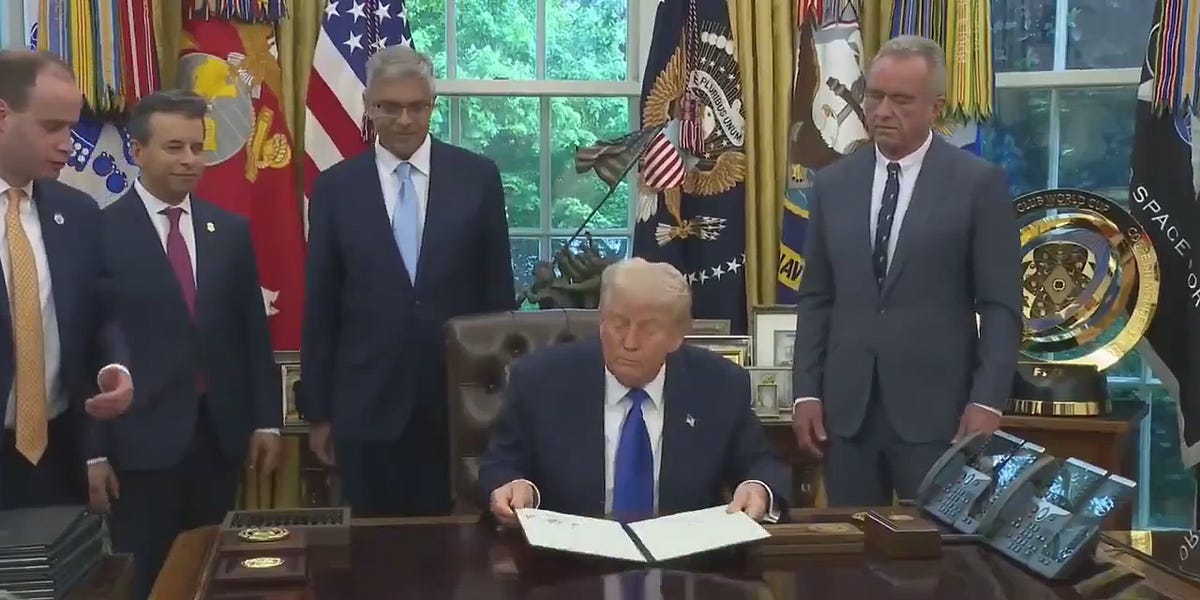 Trump Signs Executive Order ABOLISHING Gain-of-Function Research