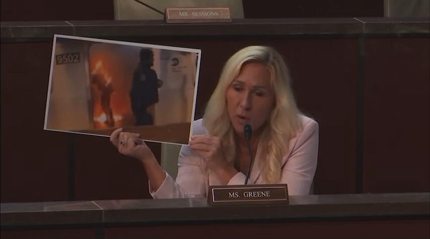 🚨😱Rep. Marjorie Taylor Greene lashes out at NY Governor Hochul, claiming the DOJ ought to bring charges against her for the murder of Laken Riley.