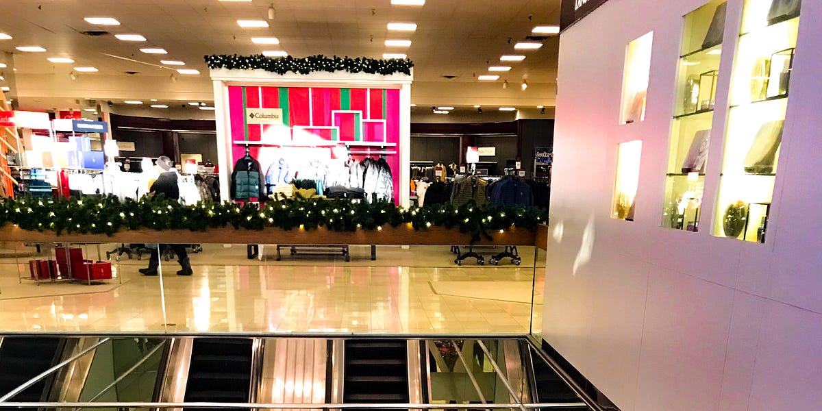 Christmastime in the City (Mall) - by Tipper Raddle