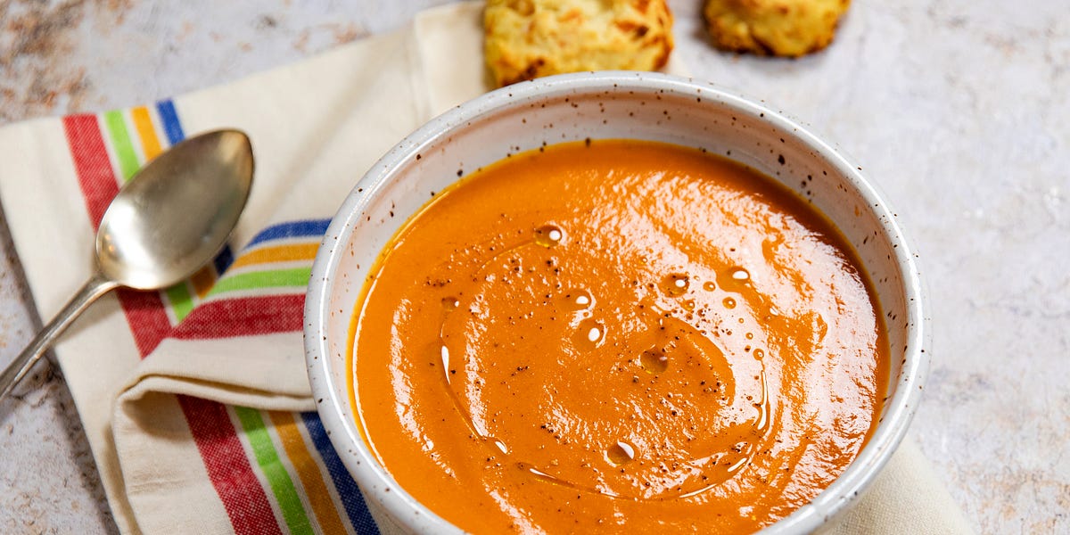 creamy but cream-less tomato soup + cheddar biscuits