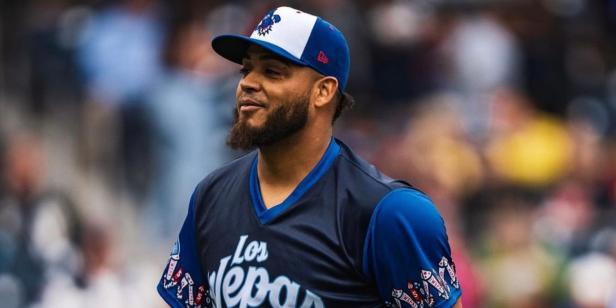 Darwinzon Hernández strikes out the side, on eight pitches