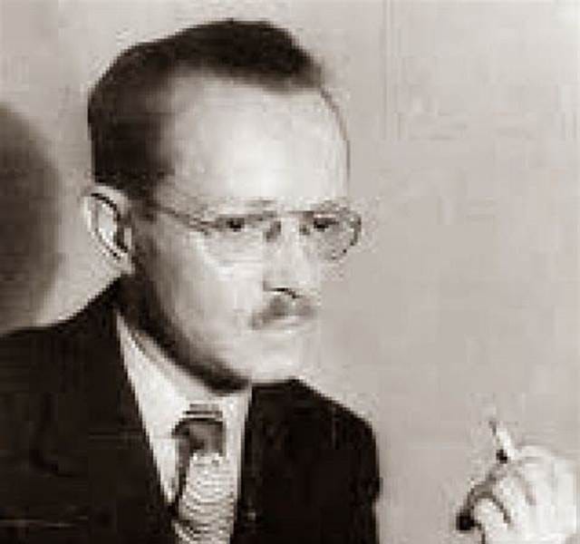 Short Story Knock by Fredric Brown by Paul D. Brazill