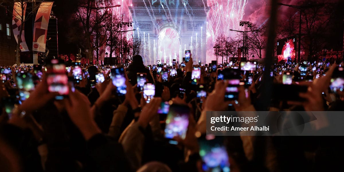 Bits to Brands 227 "In and out" em 2024