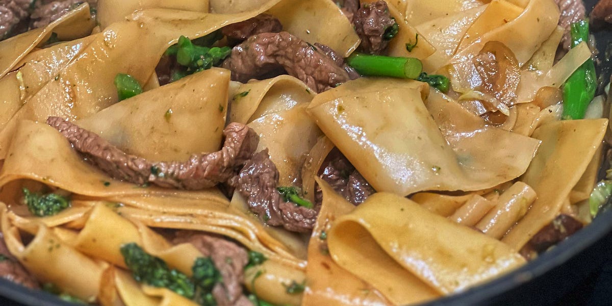 A banging beef stir fry, with a cheeky side of backstory. No noodles