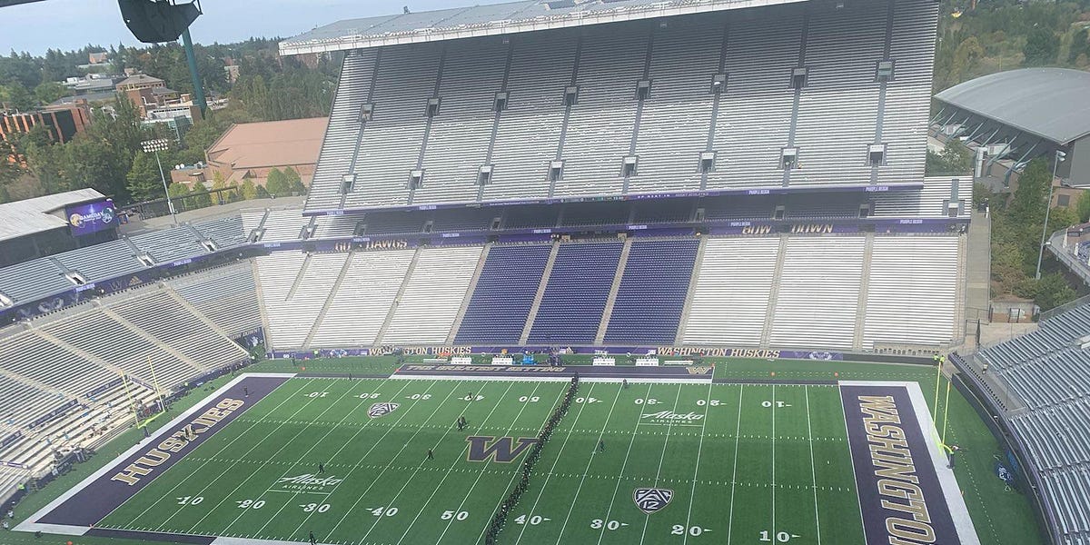 Montlake Mailbag Wondering about Husky Stadium attendance, running