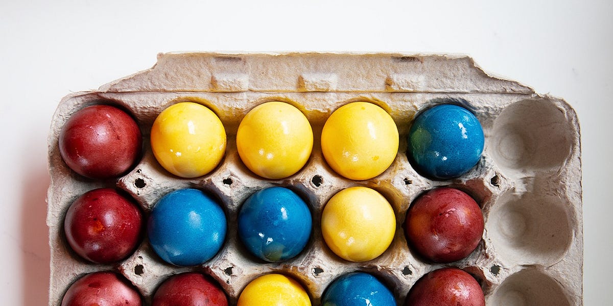 Vibrant Naturally Dyed Easter Eggs by Maria Zizka