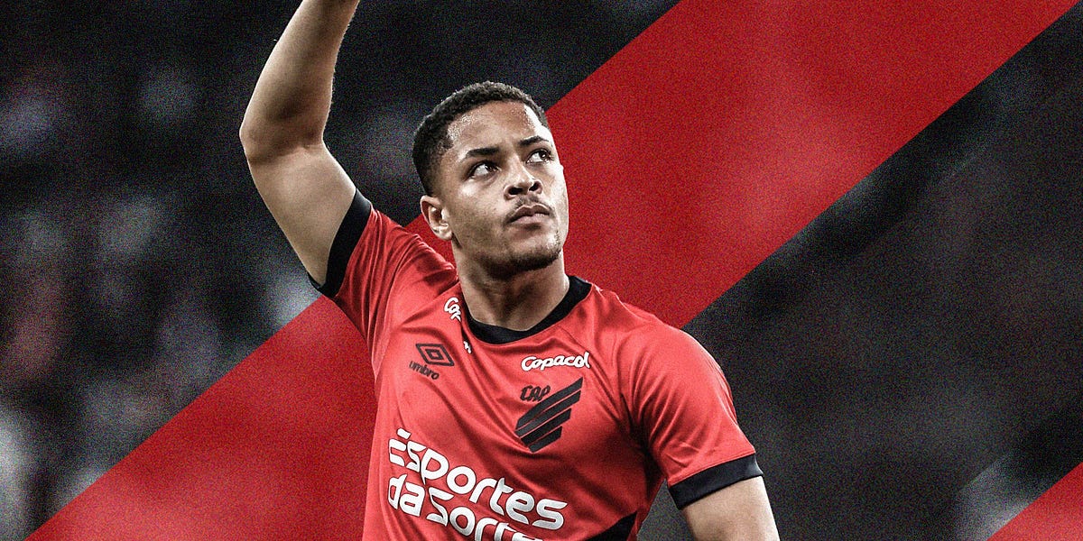 Vitor Roque bears the weight of history