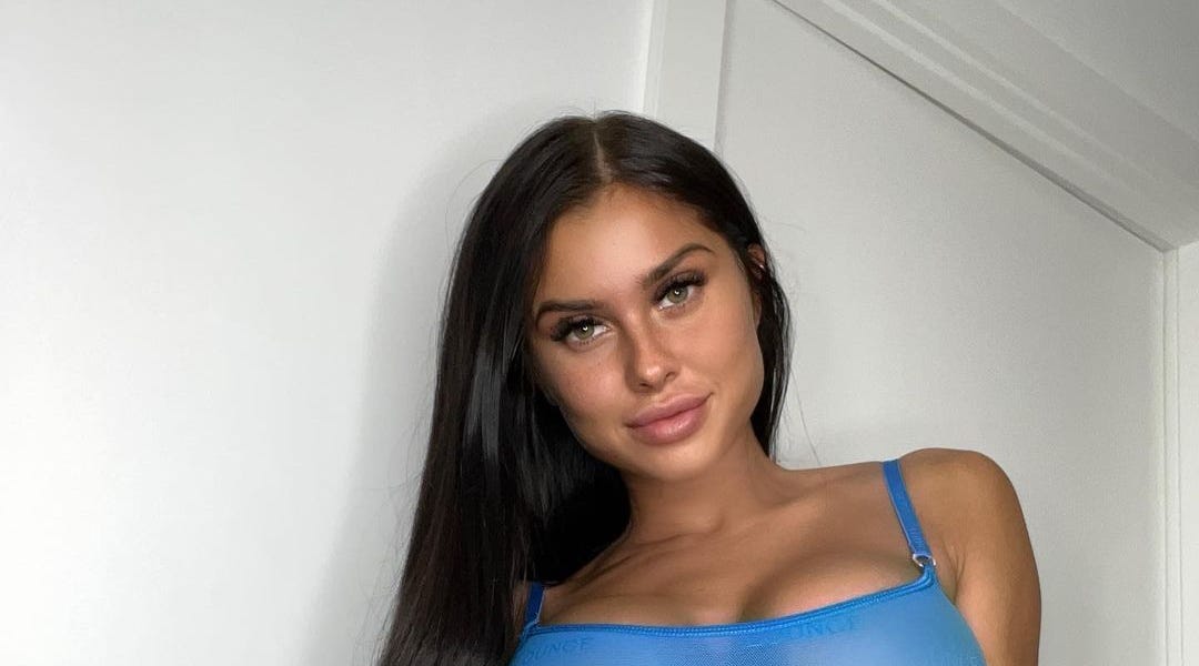 Isabella Rhoades - Nicker Chicks