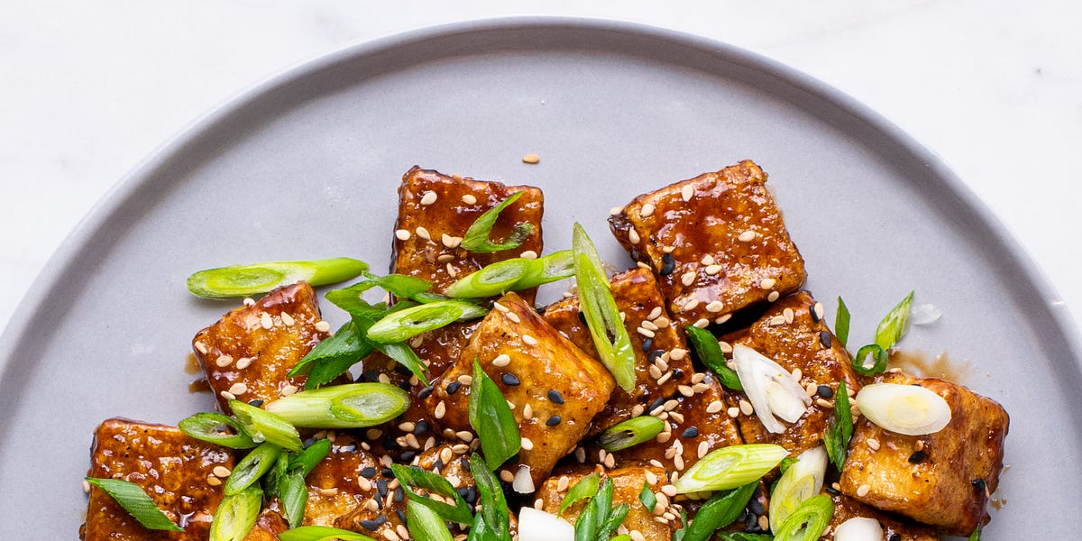 Addictive sesame-garlic tofu to rival takeout 🥡